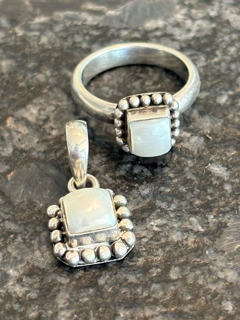 Silpada 925 Sterling Silver & Mother-of-Pearl Button Frame Ring and Pendant Set - Picture 1 of 3